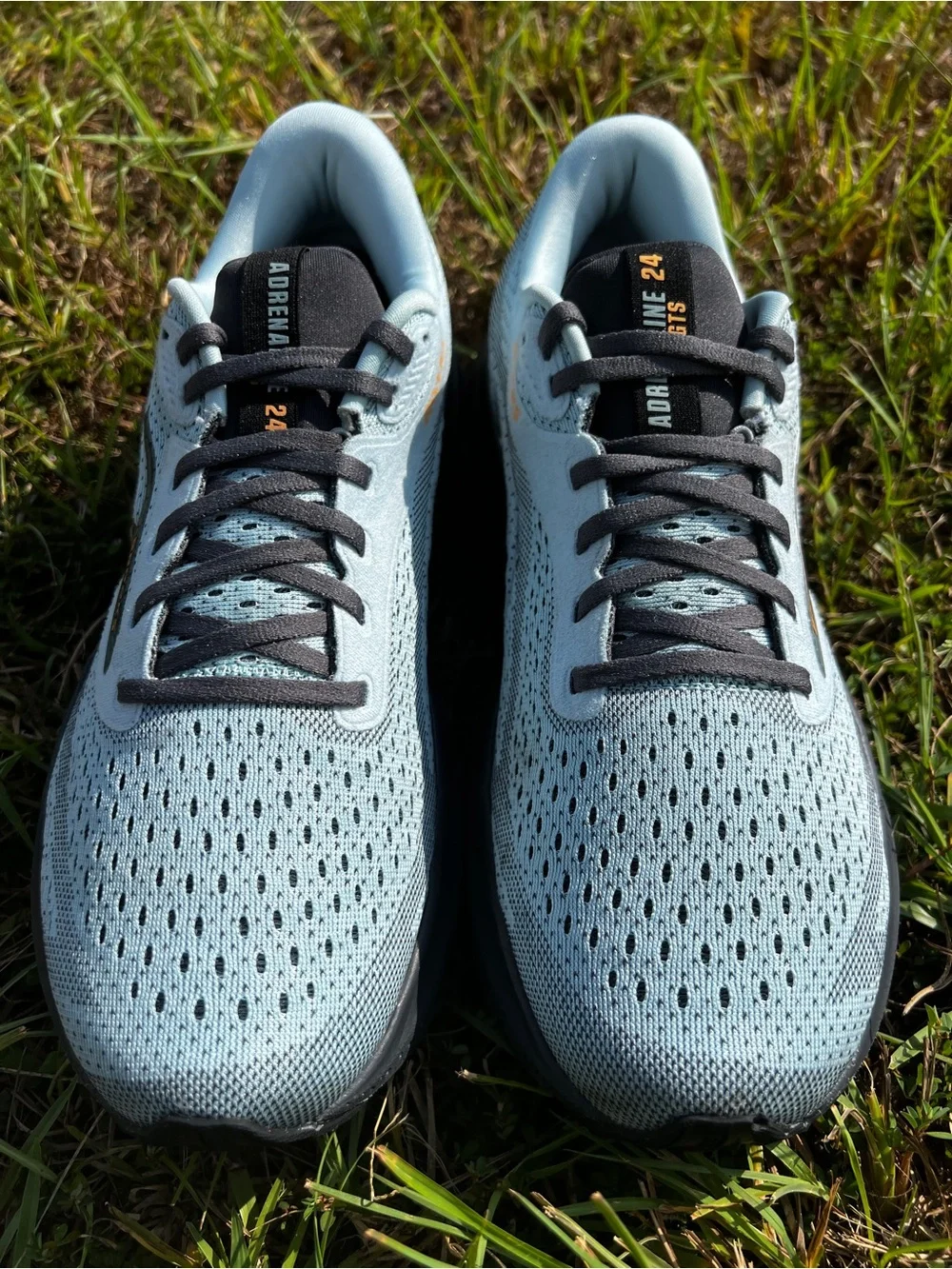 CLEAN Brooks size 9.5 Mens Adrenaline GTS 24 Sky Blue Running shoes